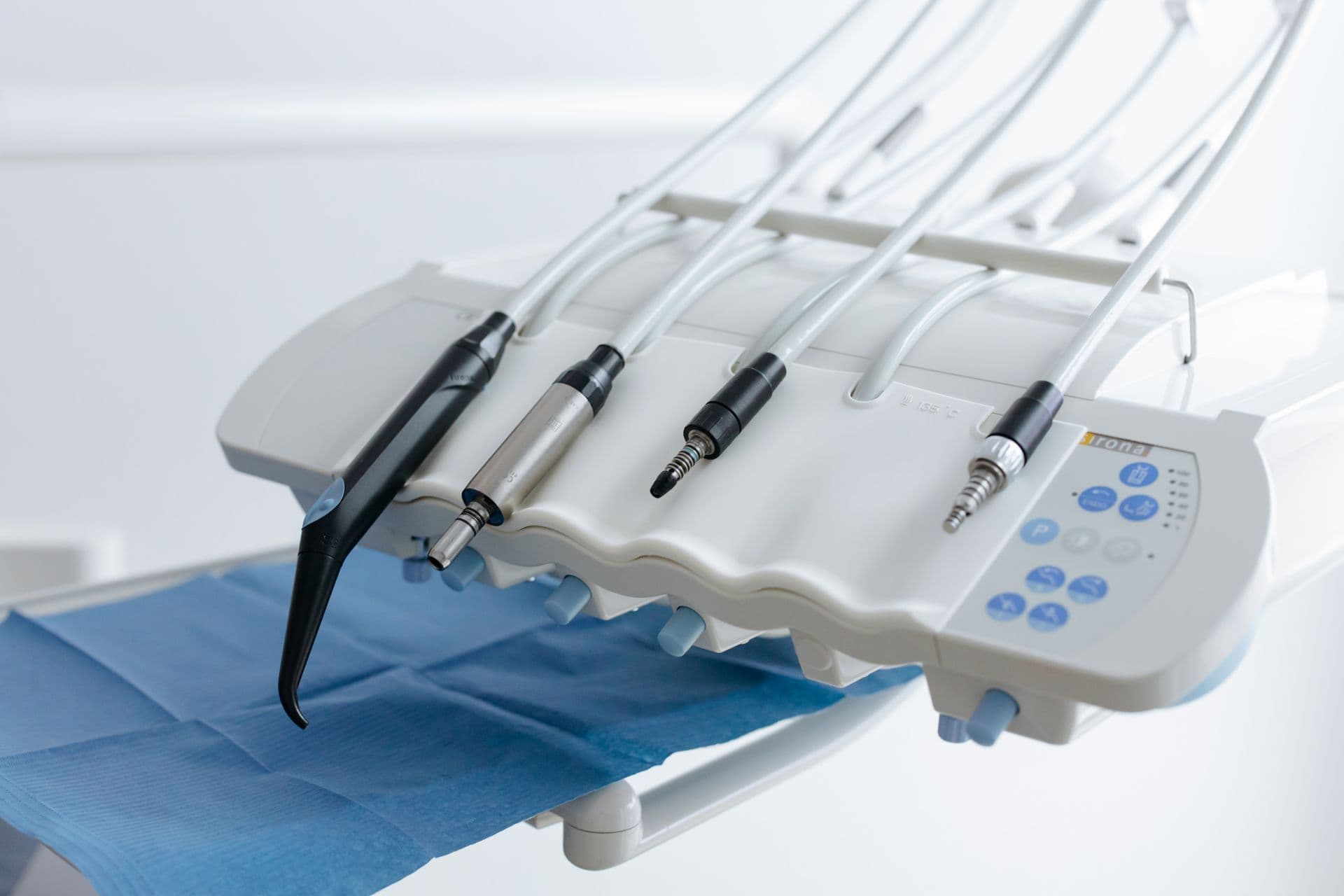 Dental delivery unit handpieces and instruments