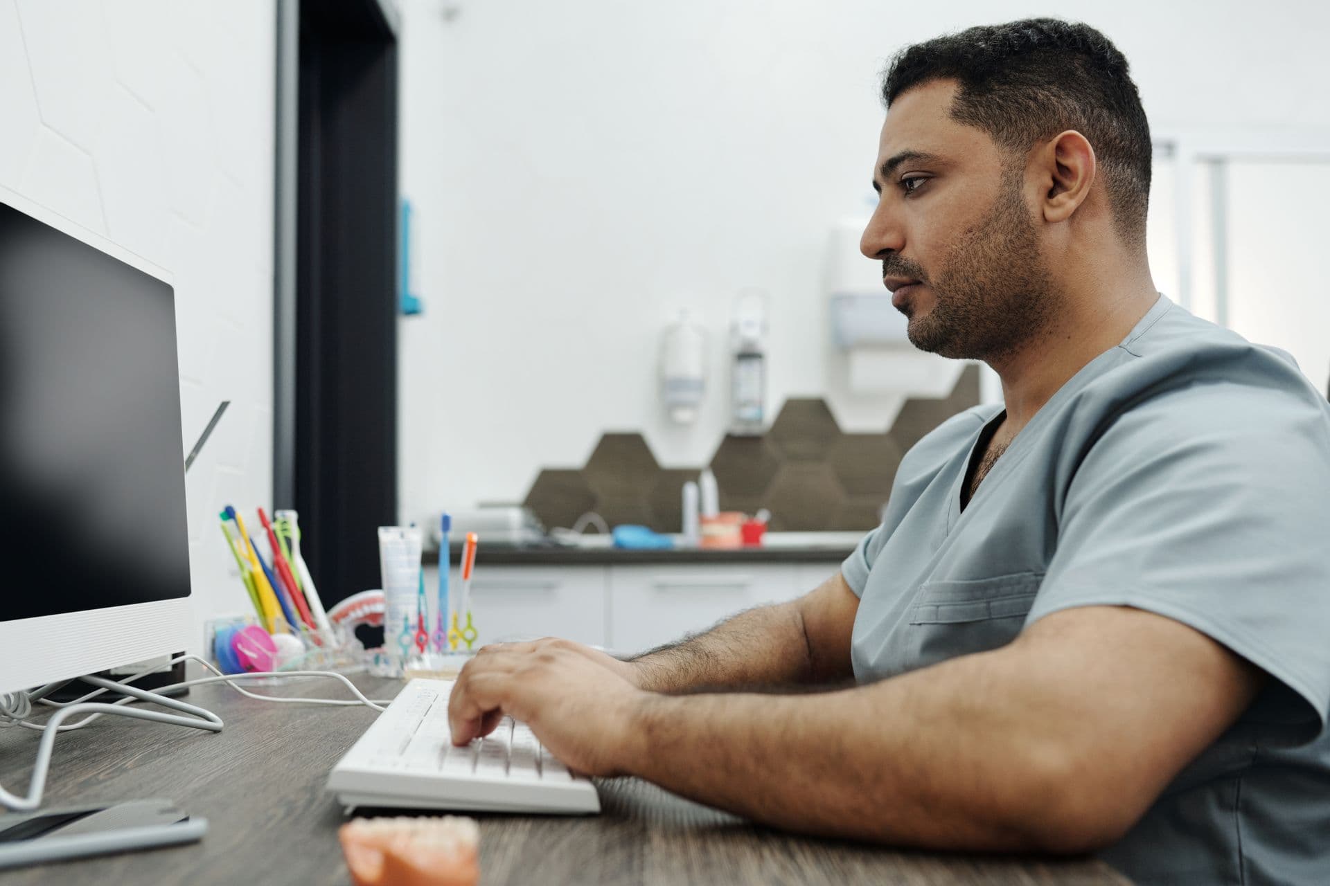 Computer and technology in a modern dental practice