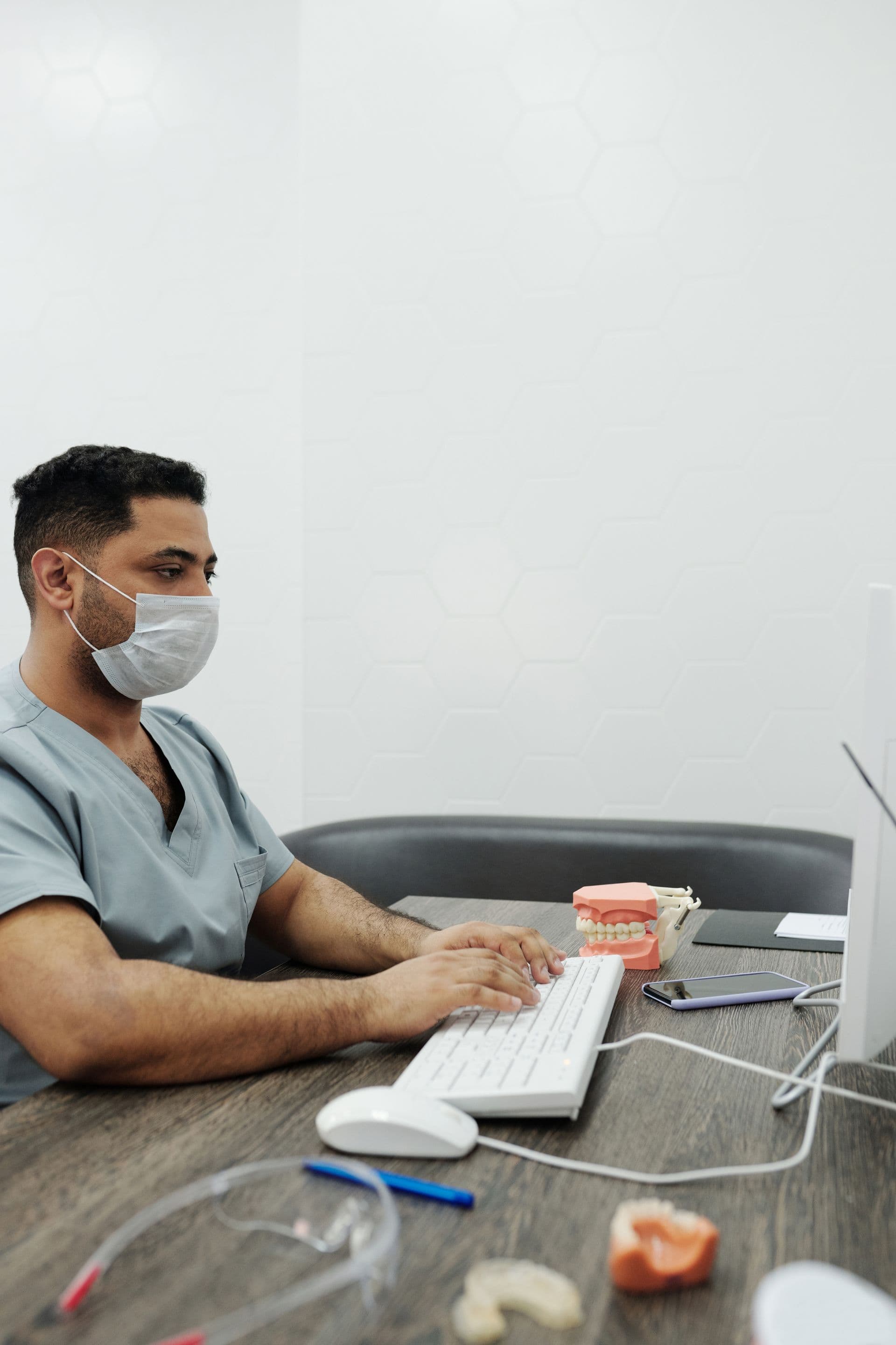 Dental practitioner using a computer in a clinic